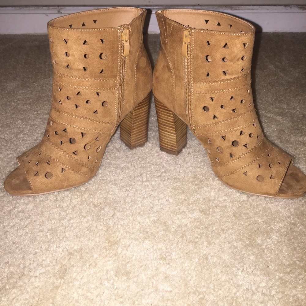 🔥🔥🔥 SALE 🔥🔥🔥 Open toe tan booties